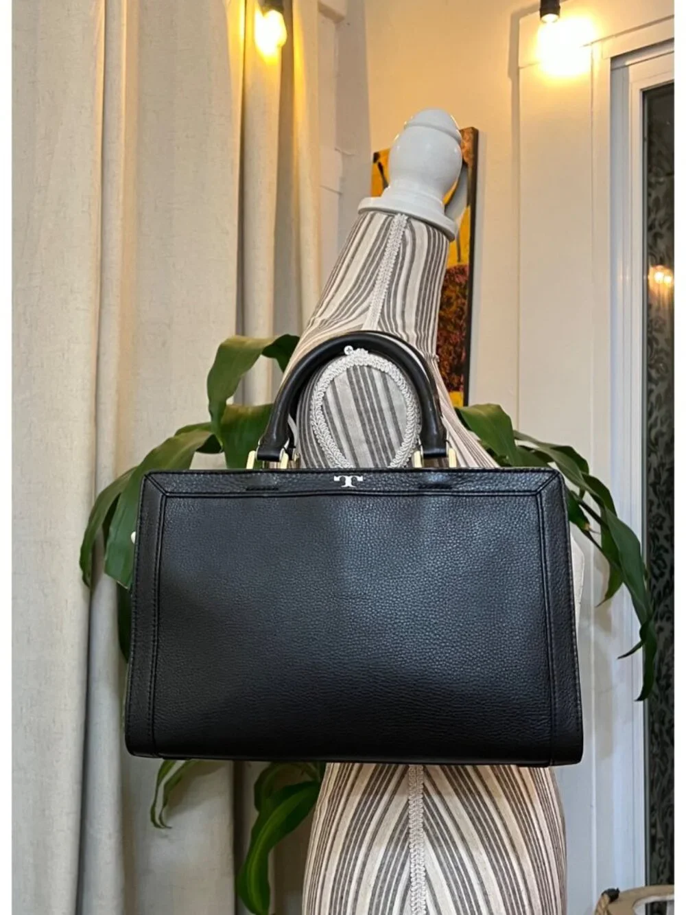 TORY BURCH AUTHENTIC BLACK AND WHITE JESSICA HANDBAG